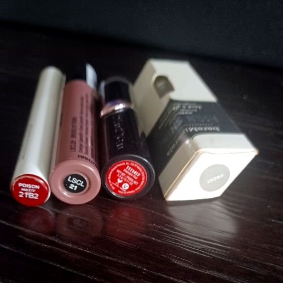 Lot of lipsticks and lipgloss assorted brands and colors - Picture 4 of 4
